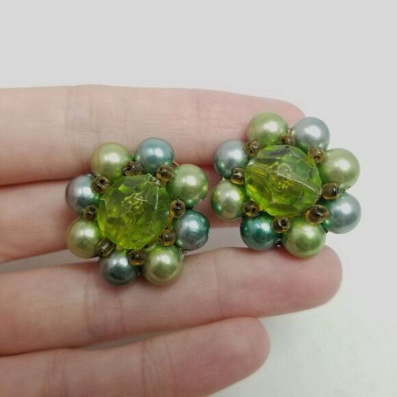 Vintage Green Cluster Clip On Earring, Beaded Retro Color 60s 70s Syle Japan - Picture 6 of 7